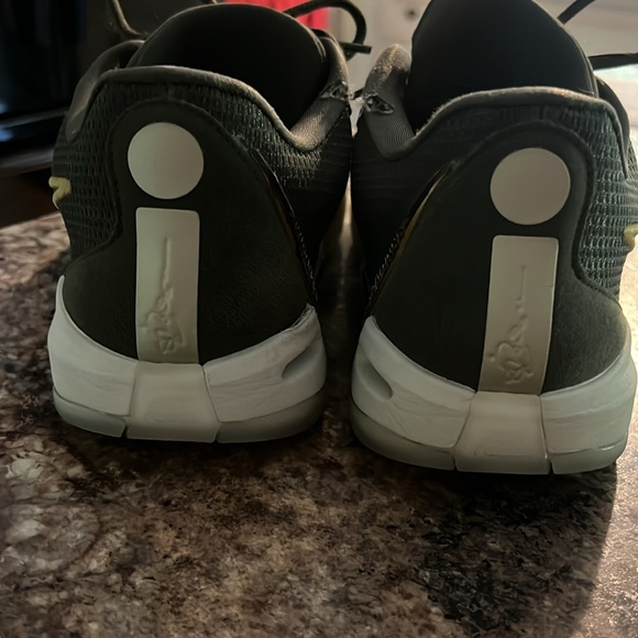 Sabrina Dedication basketball shoe - Picture 2 of 6